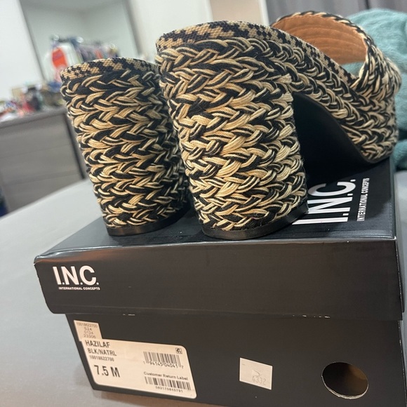 New but I throw away the box I’m moving - Picture 3 of 8